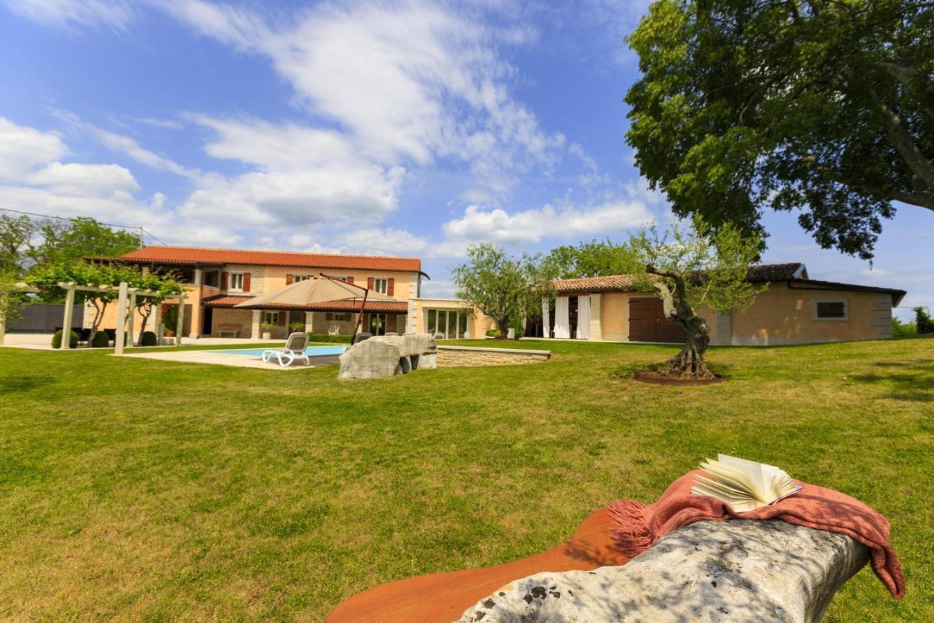 Villa Viscum In Central Istria For 8 Persons With Large Garden - Pet Friendly Pazin Exterior foto